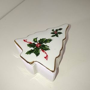 Vintage Lefton China Christmas Tree Trinket Box w/Mistletoe Detail #03054
